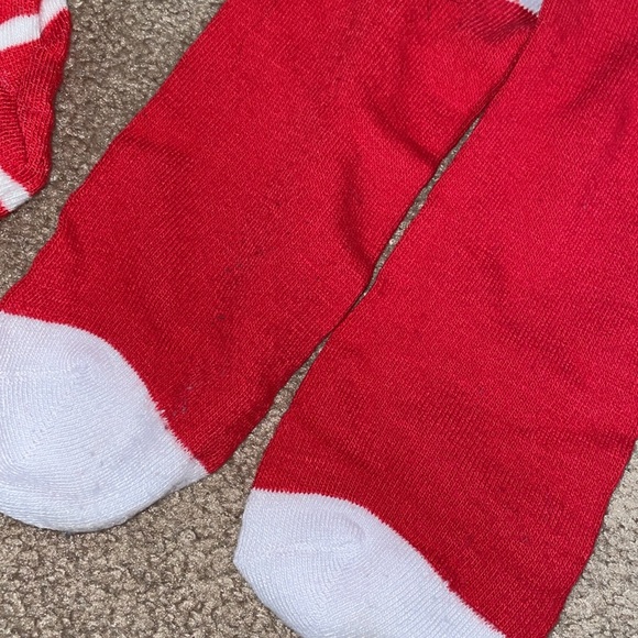 TWO (2) Pairs of Fun Women’s Christmas Socks! - Picture 2 of 5